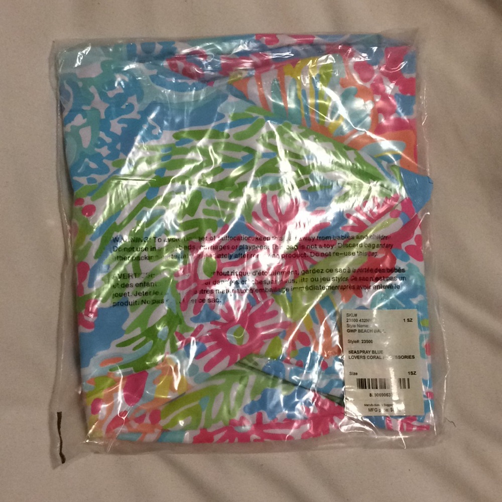 NWOT Lilly Pulitzer Beach Ball Lovers Coral Print